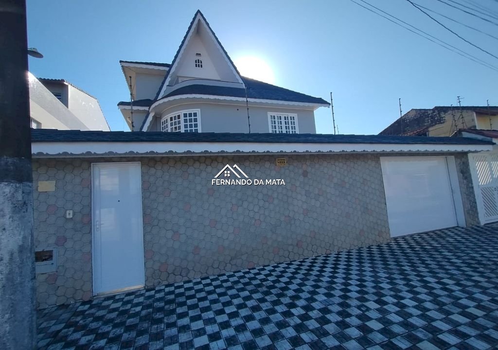 Imagem imóvel Sobrado em Mongaguá com 7 dormitórios
